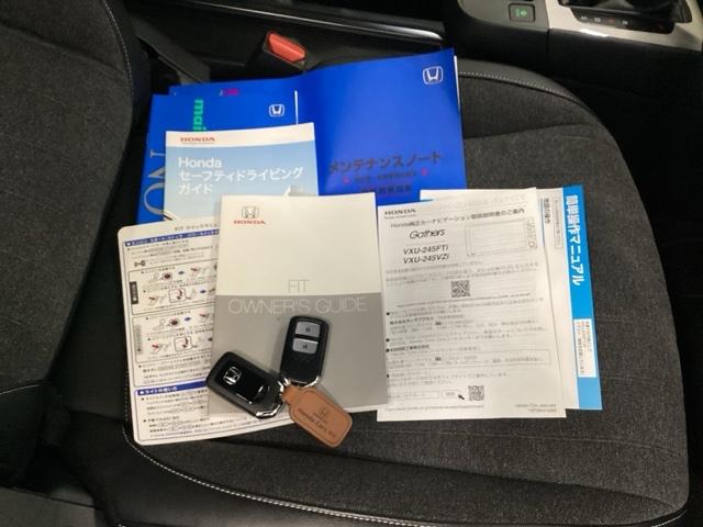 フィット ホーム　メモリーナビ　フルセグ　リアカメラ　衝突軽減ブレーキ　ＬＥＤライト　オートライト　クリアランスソナー　エアバッグ　ｉストップ　スマ－トキ－　盗難防止装置　Ｗエアバック　ＵＳＢポート　フルオートエアコン（18枚目）