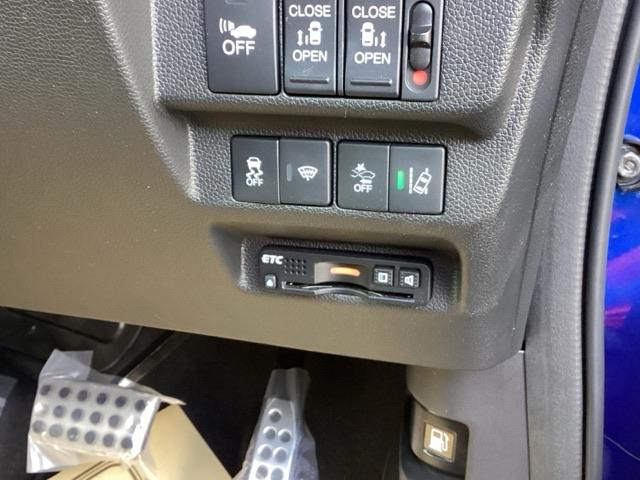 フリードハイブリッド ハイブリッド・EX 純正ナビ フルセグ リアカメラ シ-トヒ-タ- リヤカメラ LEDライト フルオートエアコン ABS ドラレコ付 DVD再生可 ウォークスルー サイドエアバッグ キーフリー アイドリングストップ(17枚目)