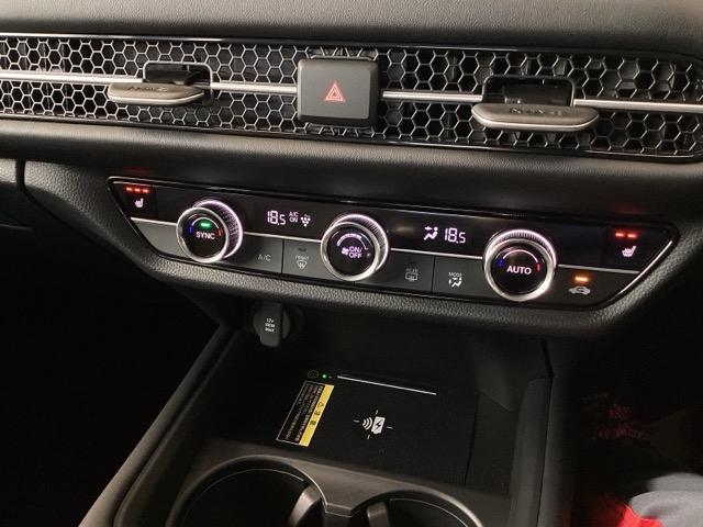 ＺＲ－Ｖ Ｚ　ナビ　ＢＯＳＥプレミアムサウンドシステム　Ｄレコ　盗難防止システム　インテリキー　カーテンエアバック　地デジ　ＶＳＡ　Ｂカメラ　クルコン　ＵＳＢ　エアコン　ターボ　本革シ－ト　クリアランスソナー（13枚目）