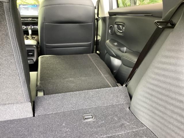 ＺＲ－Ｖ Ｚ　ナビ　ＢＯＳＥプレミアムサウンドシステム　Ｄレコ　盗難防止システム　インテリキー　カーテンエアバック　地デジ　ＶＳＡ　Ｂカメラ　クルコン　ＵＳＢ　エアコン　ターボ　本革シ－ト　クリアランスソナー（21枚目）