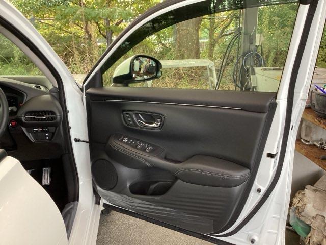 ＺＲ－Ｖ Ｚ　ナビ　ＢＯＳＥプレミアムサウンドシステム　Ｄレコ　盗難防止システム　インテリキー　カーテンエアバック　地デジ　ＶＳＡ　Ｂカメラ　クルコン　ＵＳＢ　エアコン　ターボ　本革シ－ト　クリアランスソナー（50枚目）