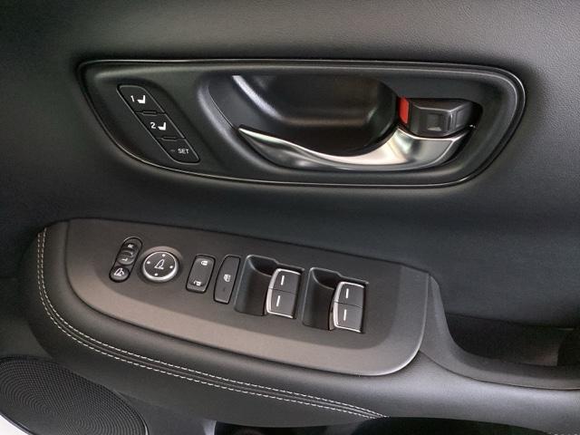 ＺＲ－Ｖ Ｚ　ナビ　ＢＯＳＥプレミアムサウンドシステム　Ｄレコ　盗難防止システム　インテリキー　カーテンエアバック　地デジ　ＶＳＡ　Ｂカメラ　クルコン　ＵＳＢ　エアコン　ターボ　本革シ－ト　クリアランスソナー（51枚目）