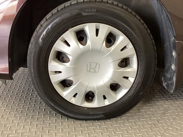 スチールホイールには、ホンダ純正のホイールカバーが付いています。