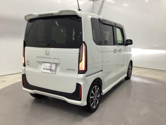 Ｎ－ＢＯＸカスタム ベースグレード　純正ナビ　フルセグ　リアカメラ　ＵＳＢ接続　ＣＭＢＳ　Ｄレコ　ベンチシート　オートエアコン　スマートキ　ＬＥＤ　盗難防止装置　クルコン　ＥＴＣ　バックカメラ　パワーステアリング　エアバッグ　ＥＳＣ（8枚目）