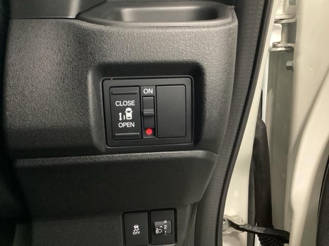 Ｎ－ＢＯＸカスタム ベースグレード　純正ナビ　フルセグ　リアカメラ　ＵＳＢ接続　ＣＭＢＳ　Ｄレコ　ベンチシート　オートエアコン　スマートキ　ＬＥＤ　盗難防止装置　クルコン　ＥＴＣ　バックカメラ　パワーステアリング　エアバッグ　ＥＳＣ（16枚目）