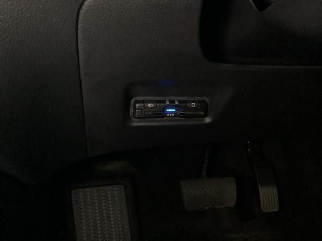 フィット ホーム　純正ナビ　フルセグ　リアカメラ　衝突軽減　ソナー　ＵＳＢ接続　ＡＡＣ　横滑り防止機能　サイドエアバック　オートライト　ＬＥＤライト　クルーズコントロール　パワーウィンドウ　スマキー　ＤＶＤ　ナビＴＶ（13枚目）