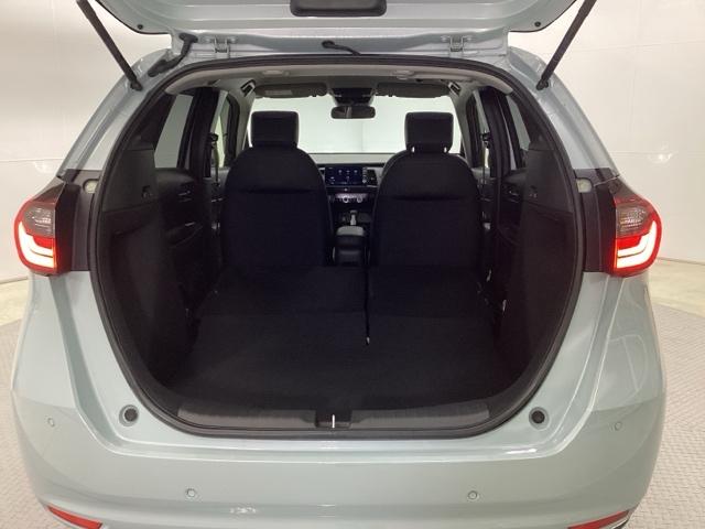 フィット ホーム　純正ナビ　フルセグ　リアカメラ　衝突軽減　ソナー　ＵＳＢ接続　ＡＡＣ　横滑り防止機能　サイドエアバック　オートライト　ＬＥＤライト　クルーズコントロール　パワーウィンドウ　スマキー　ＤＶＤ　ナビＴＶ（21枚目）