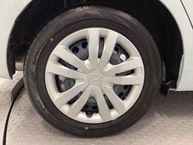 フィット ホーム　純正ナビ　フルセグ　リアカメラ　衝突軽減　ソナー　ＵＳＢ接続　ＡＡＣ　横滑り防止機能　サイドエアバック　オートライト　ＬＥＤライト　クルーズコントロール　パワーウィンドウ　スマキー　ＤＶＤ　ナビＴＶ（23枚目）