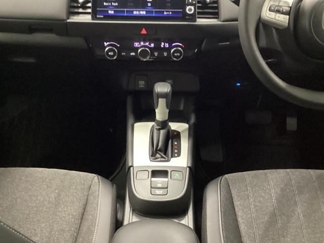 フィット ホーム　純正ナビ　フルセグ　リアカメラ　衝突軽減　ソナー　ＵＳＢ接続　ＡＡＣ　横滑り防止機能　サイドエアバック　オートライト　ＬＥＤライト　クルーズコントロール　パワーウィンドウ　スマキー　ＤＶＤ　ナビＴＶ（30枚目）