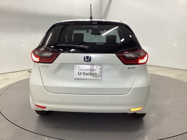 フィット ｅ：ＨＥＶベーシック　純正ＣＤチューナー　オートエアコン　カーテンエアバッグ　ＣＭＢＳ　セキュリティアラーム　アイドリングストップ　スマートキー　ドラレコ　ＬＥＤヘッド　パワーウインドウ　ＥＴＣ車載器　クルーズコントロール（9枚目）