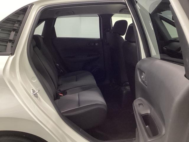 フィット ｅ：ＨＥＶベーシック　純正ＣＤチューナー　オートエアコン　カーテンエアバッグ　ＣＭＢＳ　セキュリティアラーム　アイドリングストップ　スマートキー　ドラレコ　ＬＥＤヘッド　パワーウインドウ　ＥＴＣ車載器　クルーズコントロール（17枚目）