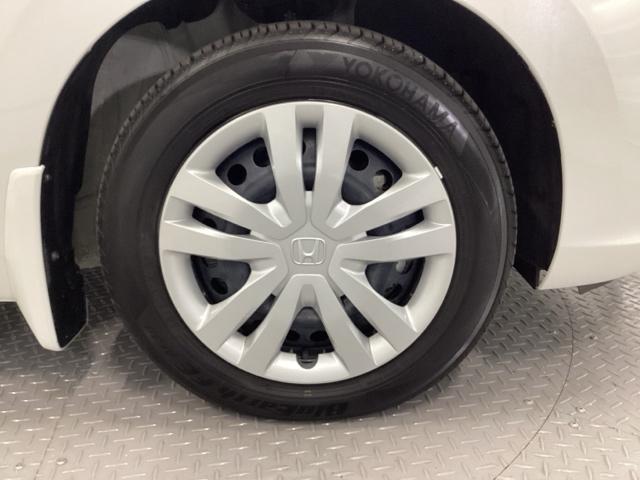 フィット ｅ：ＨＥＶベーシック　純正ＣＤチューナー　オートエアコン　カーテンエアバッグ　ＣＭＢＳ　セキュリティアラーム　アイドリングストップ　スマートキー　ドラレコ　ＬＥＤヘッド　パワーウインドウ　ＥＴＣ車載器　クルーズコントロール（20枚目）