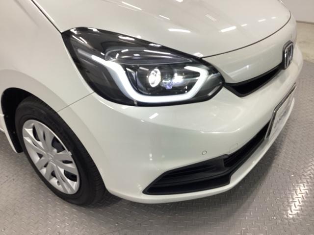 フィット ｅ：ＨＥＶベーシック　純正ＣＤチューナー　オートエアコン　カーテンエアバッグ　ＣＭＢＳ　セキュリティアラーム　アイドリングストップ　スマートキー　ドラレコ　ＬＥＤヘッド　パワーウインドウ　ＥＴＣ車載器　クルーズコントロール（21枚目）