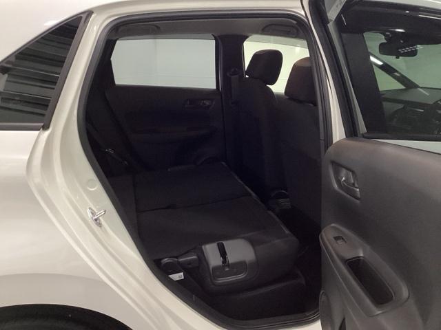 フィット ｅ：ＨＥＶベーシック　純正ＣＤチューナー　オートエアコン　カーテンエアバッグ　ＣＭＢＳ　セキュリティアラーム　アイドリングストップ　スマートキー　ドラレコ　ＬＥＤヘッド　パワーウインドウ　ＥＴＣ車載器　クルーズコントロール（24枚目）