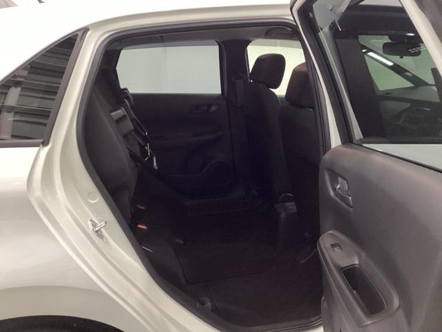 フィット ｅ：ＨＥＶベーシック　純正ＣＤチューナー　オートエアコン　カーテンエアバッグ　ＣＭＢＳ　セキュリティアラーム　アイドリングストップ　スマートキー　ドラレコ　ＬＥＤヘッド　パワーウインドウ　ＥＴＣ車載器　クルーズコントロール（25枚目）