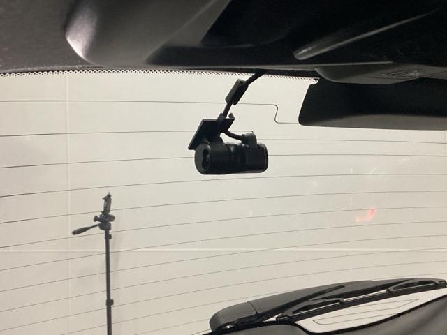 フィット ｅ：ＨＥＶベーシック　純正ＣＤチューナー　オートエアコン　カーテンエアバッグ　ＣＭＢＳ　セキュリティアラーム　アイドリングストップ　スマートキー　ドラレコ　ＬＥＤヘッド　パワーウインドウ　ＥＴＣ車載器　クルーズコントロール（28枚目）