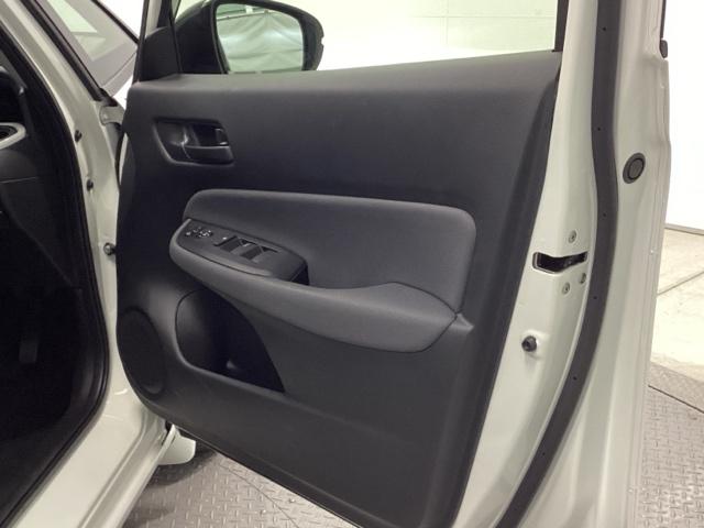 フィット ｅ：ＨＥＶベーシック　純正ＣＤチューナー　オートエアコン　カーテンエアバッグ　ＣＭＢＳ　セキュリティアラーム　アイドリングストップ　スマートキー　ドラレコ　ＬＥＤヘッド　パワーウインドウ　ＥＴＣ車載器　クルーズコントロール（29枚目）