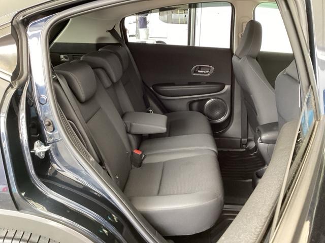 ヴェゼル ハイブリッドＸ・ホンダセンシング　純正メモリーナビ　ドラレコ　リアカメラ　地デジ　Ａクルーズ　Ｂモニ　スマキー　オートエアコン　ＶＳＡ　ＬＥＤヘッドライト　ＥＴＣ車載器　カーテンエアバッグ　ドライブレコーダー装着車　ＡＢＳ　ＵＳＢ（17枚目）