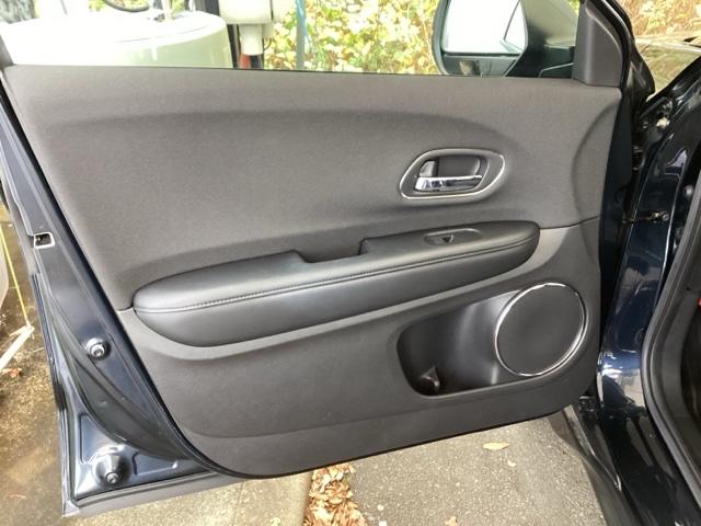 ヴェゼル ハイブリッドＸ・ホンダセンシング　純正メモリーナビ　ドラレコ　リアカメラ　地デジ　Ａクルーズ　Ｂモニ　スマキー　オートエアコン　ＶＳＡ　ＬＥＤヘッドライト　ＥＴＣ車載器　カーテンエアバッグ　ドライブレコーダー装着車　ＡＢＳ　ＵＳＢ（34枚目）