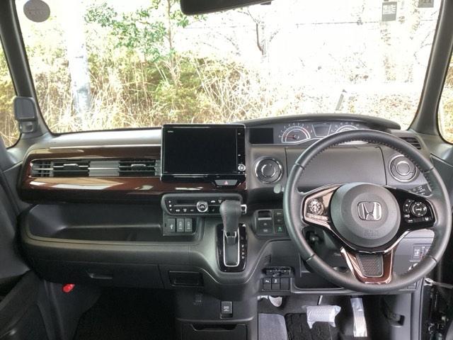 N-BOXカスタム Lターボ 純正ナビ フルセグ リアカメラ 地デジチューナー 衝突軽減ブレーキサポート LEDヘッドライ アイドリングS ターボエンジン PS カーテンエアバック シートヒータ エアバック USB AAC ABS(3枚目)