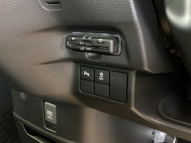 N-BOXカスタム Lターボ 純正ナビ フルセグ リアカメラ 地デジチューナー 衝突軽減ブレーキサポート LEDヘッドライ アイドリングS ターボエンジン PS カーテンエアバック シートヒータ エアバック USB AAC ABS(15枚目)