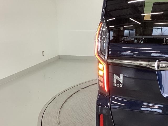 N-BOXカスタム Lターボ 純正ナビ フルセグ リアカメラ 地デジチューナー 衝突軽減ブレーキサポート LEDヘッドライ アイドリングS ターボエンジン PS カーテンエアバック シートヒータ エアバック USB AAC ABS(36枚目)