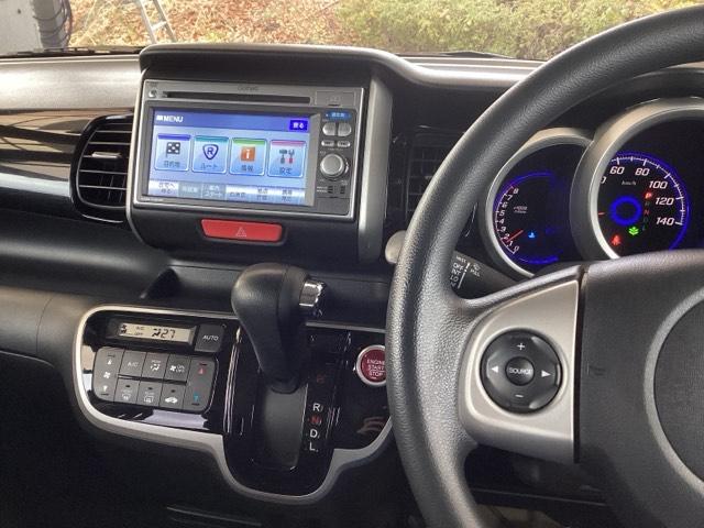 Ｎ－ＢＯＸカスタム Ｇ・Ｌパッケージ　純正ナビ　片側電動スライドドア　アイドリングストップ車　ＵＳＢポート　ナビ・ＴＶ　スマキ－　フロントベンチシート　パワーウィンドウ　片側電動両側スライドドア　盗難防止システム　オートエアコン　パワステ（2枚目）