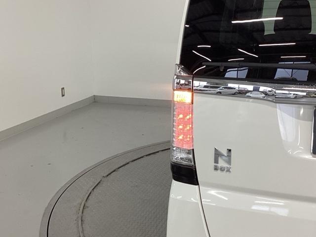 Ｎ－ＢＯＸカスタム Ｇ・Ｌパッケージ　純正ナビ　片側電動スライドドア　アイドリングストップ車　ＵＳＢポート　ナビ・ＴＶ　スマキ－　フロントベンチシート　パワーウィンドウ　片側電動両側スライドドア　盗難防止システム　オートエアコン　パワステ（33枚目）