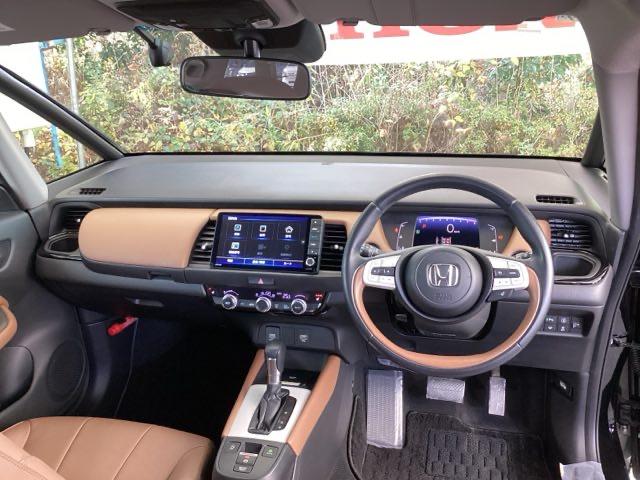 フィット リュクス　純正メモリーナビ　本革シート　ドラレコ　Ｂカメ　サイドエアバッグ　衝突軽減ブレーキ　クルーズコントロール　前席シートヒーター　ドライブレコーダー　パワステ　ＬＥＤヘッドライト　エアコン　ＡＢＳ　イモビ（2枚目）