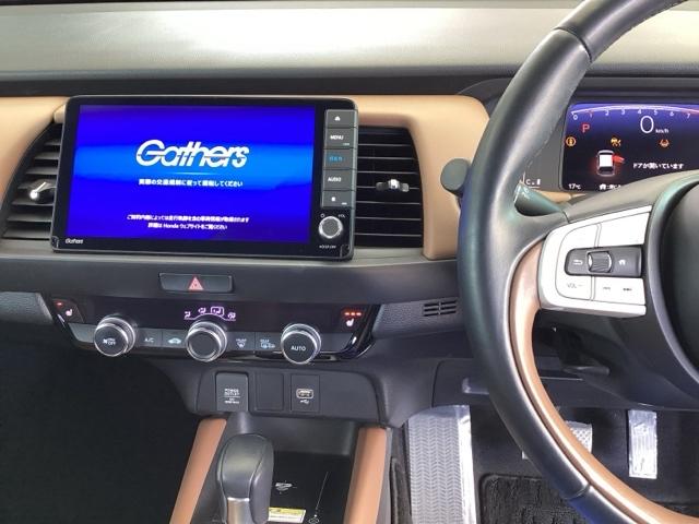 フィット リュクス　純正メモリーナビ　本革シート　ドラレコ　Ｂカメ　サイドエアバッグ　衝突軽減ブレーキ　クルーズコントロール　前席シートヒーター　ドライブレコーダー　パワステ　ＬＥＤヘッドライト　エアコン　ＡＢＳ　イモビ（3枚目）