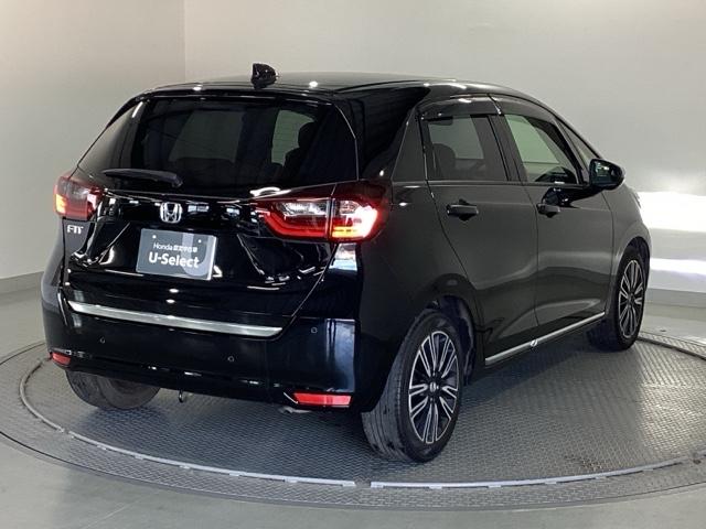 フィット リュクス　純正メモリーナビ　本革シート　ドラレコ　Ｂカメ　サイドエアバッグ　衝突軽減ブレーキ　クルーズコントロール　前席シートヒーター　ドライブレコーダー　パワステ　ＬＥＤヘッドライト　エアコン　ＡＢＳ　イモビ（8枚目）