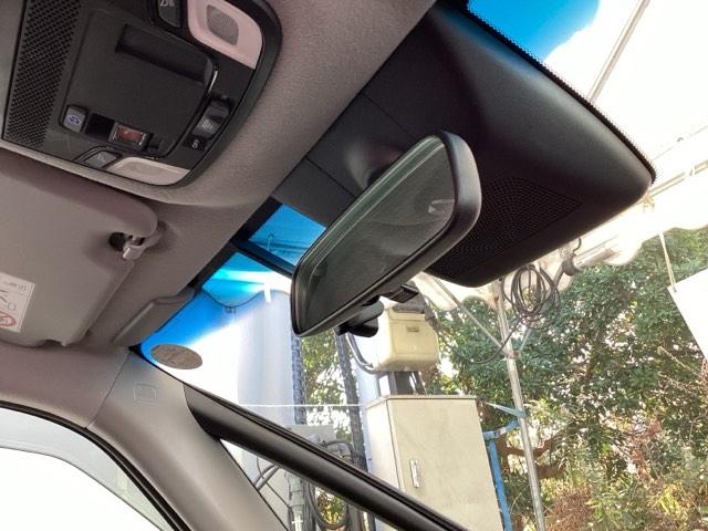 フィット リュクス　純正メモリーナビ　本革シート　ドラレコ　Ｂカメ　サイドエアバッグ　衝突軽減ブレーキ　クルーズコントロール　前席シートヒーター　ドライブレコーダー　パワステ　ＬＥＤヘッドライト　エアコン　ＡＢＳ　イモビ（10枚目）
