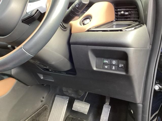 フィット リュクス　純正メモリーナビ　本革シート　ドラレコ　Ｂカメ　サイドエアバッグ　衝突軽減ブレーキ　クルーズコントロール　前席シートヒーター　ドライブレコーダー　パワステ　ＬＥＤヘッドライト　エアコン　ＡＢＳ　イモビ（15枚目）