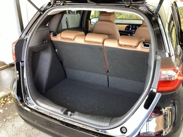 フィット リュクス　純正メモリーナビ　本革シート　ドラレコ　Ｂカメ　サイドエアバッグ　衝突軽減ブレーキ　クルーズコントロール　前席シートヒーター　ドライブレコーダー　パワステ　ＬＥＤヘッドライト　エアコン　ＡＢＳ　イモビ（18枚目）