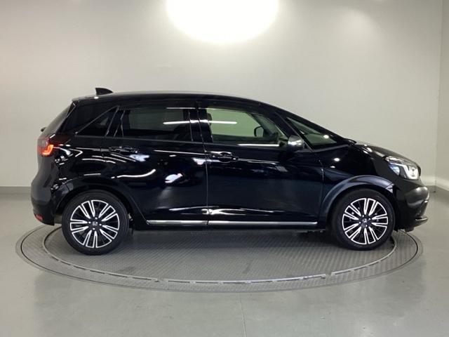 フィット リュクス　純正メモリーナビ　本革シート　ドラレコ　Ｂカメ　サイドエアバッグ　衝突軽減ブレーキ　クルーズコントロール　前席シートヒーター　ドライブレコーダー　パワステ　ＬＥＤヘッドライト　エアコン　ＡＢＳ　イモビ（32枚目）