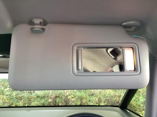 フィット リュクス　純正メモリーナビ　本革シート　ドラレコ　Ｂカメ　サイドエアバッグ　衝突軽減ブレーキ　クルーズコントロール　前席シートヒーター　ドライブレコーダー　パワステ　ＬＥＤヘッドライト　エアコン　ＡＢＳ　イモビ（49枚目）