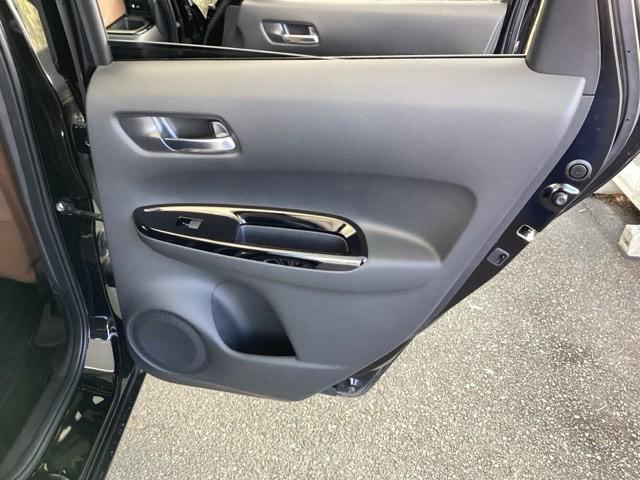 フィット リュクス　純正メモリーナビ　本革シート　ドラレコ　Ｂカメ　サイドエアバッグ　衝突軽減ブレーキ　クルーズコントロール　前席シートヒーター　ドライブレコーダー　パワステ　ＬＥＤヘッドライト　エアコン　ＡＢＳ　イモビ（64枚目）