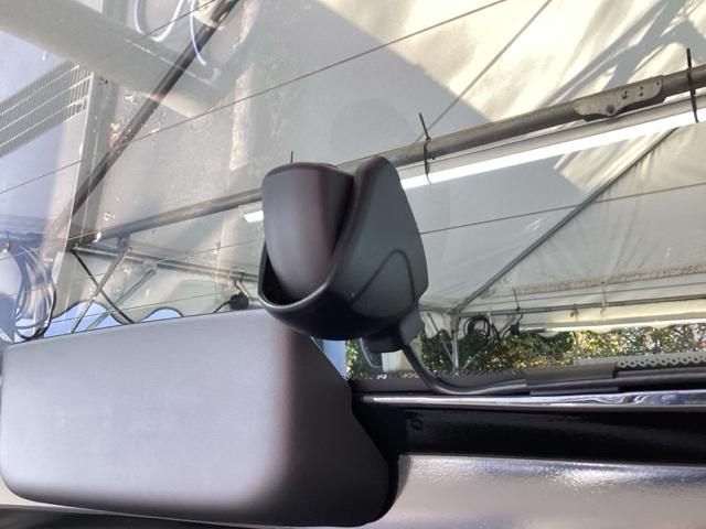 フィット リュクス　純正メモリーナビ　本革シート　ドラレコ　Ｂカメ　サイドエアバッグ　衝突軽減ブレーキ　クルーズコントロール　前席シートヒーター　ドライブレコーダー　パワステ　ＬＥＤヘッドライト　エアコン　ＡＢＳ　イモビ（68枚目）