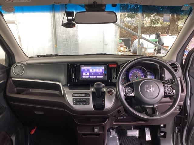 �t�����g�K���X���傫���A���C�h�Ȏ��E�ŉ^�]�����₷���Ȃ�悤�ɁA�݌v����Ă��܂��B