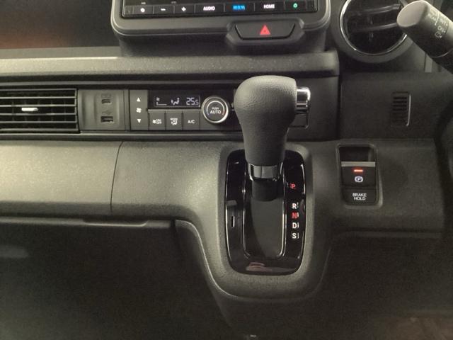 Ｎ－ＢＯＸカスタム ターボ　メモリーナビ　リアカメラ　シートヒーター　イモビライザー　衝突被害軽減　ベンチシート　キーフリー　Ｐセンサー　ＥＳＣ　パワステ　両席エアバック　サイドエアバッグ　ターボ車　ＵＳＢ接続　Ａライト　Ｂカメ（13枚目）