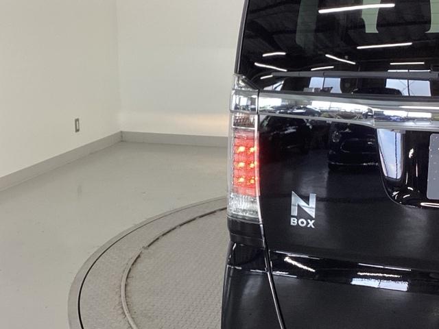 Ｎ－ＢＯＸカスタム Ｇ・Ｌパッケージ　純正ナビ　フルセグ　リアカメラ　左右パワースライド　サイドエアバック　ナビ・ＴＶ　スマキ－　フロントベンチシート　地デジＴＶ　パワーウィンドウ　盗難防止システム　オートエアコン　パワステ　ＤＶＤ再生可（34枚目）