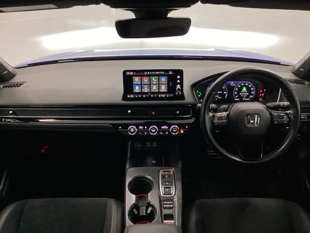 �h���C�o�[�𒆐S�Ɏ��R�Ɏ肪�͂��ʒu�ɂ`�s�Z���N�g�X�C�b�`��G�A�R���A�l�X�ȑ���X�C�b�`�Ȃǂ�z�u�A���쐫�ɗD��Ă��܂�