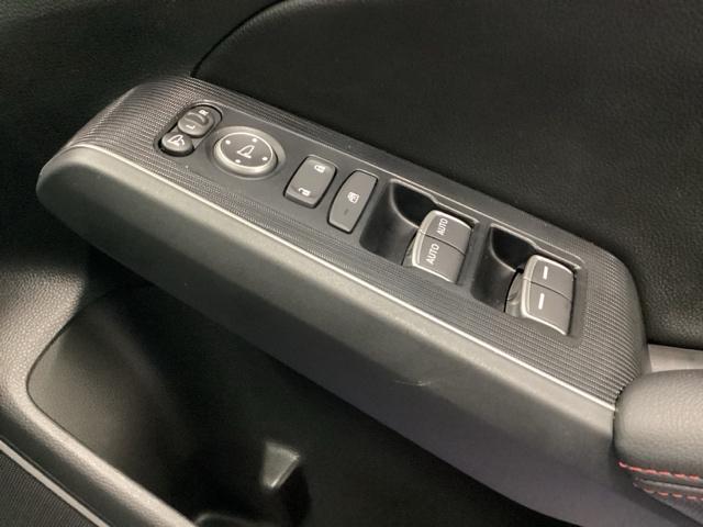 �d���i�[�������R���h�A�~���[�ƁA�p���[�E�B���h�E�}�X�^�[�X�C�b�`���͉^�]�ȃh�A�ɂ���܂��B