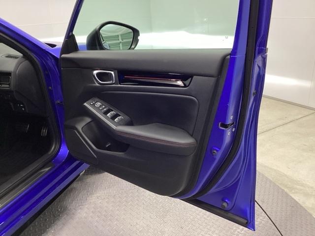 �{�f�B�[��C���e���A�͐��X�^�b�t������䒚�J�ɖ����A�N���[�j���O���Ă��܂�