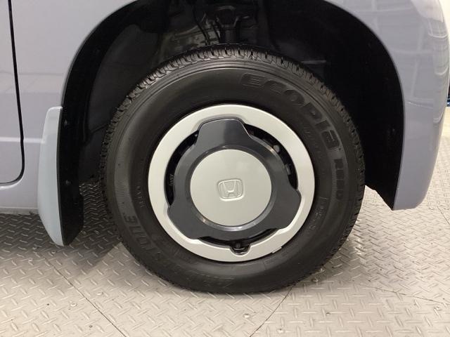 �X�`�[���z�C�[���ɂ͂��ꂢ�ɃN���[�j���O���ꂽ�z�C�[���g�����i�L���b�v�j���t���Ă��܂�