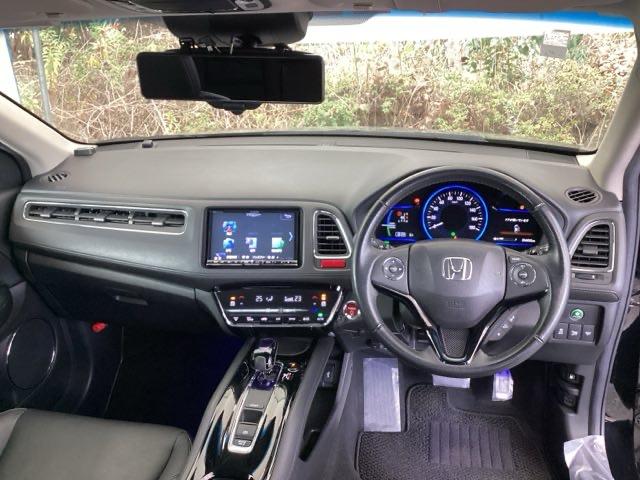 �܂Ԃ��������������炰��A�F�̃n�[�t�V�F�C�h�t�����g�E�B���h�E�����Ă��܂��B�܂��A�f���A���t���I�[�g�G�A�R���ŉ��K�ł��B