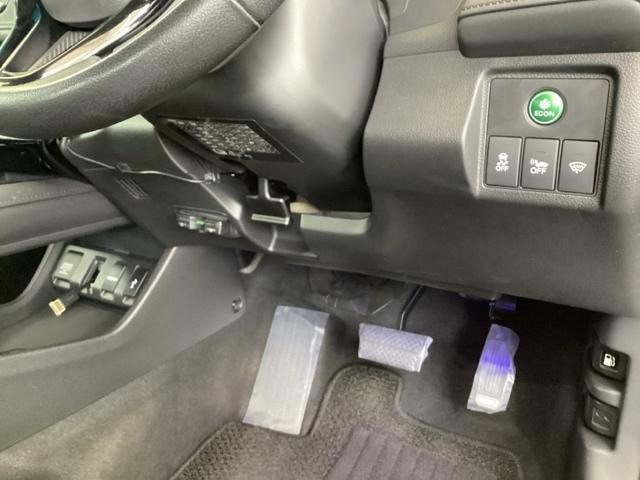 �����ɍ����ŕ֗��Ȃd�s�b������A�R����悭����d�b�n�m�A�������h���u�r�`�Ȃǂ̃X�C�b�`�́A�^�]�Ȃ̉E���A��̓͂��₷���ʒu�ɂ���܂��B