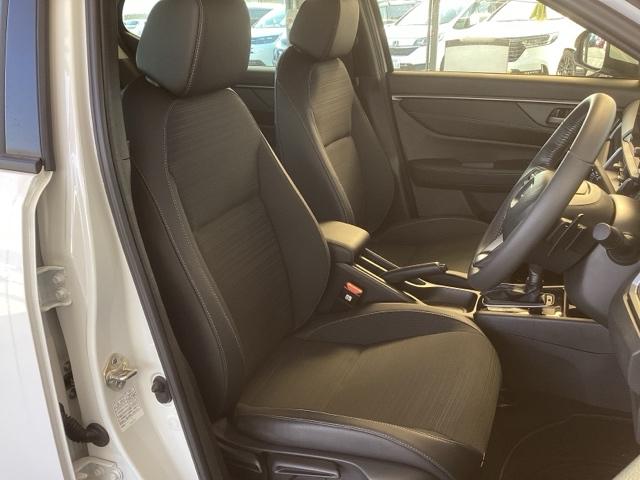 WR-V Z 純正ナビ フルセグ リアカメラ パワーウインドウ 地デジ対応 軽減ブレーキ ETC装備 クリソナ 横滑防止装置 キーフリー アイドリングストップ セキュリティー エアコン サイドエアバッグ ABS(18枚目)