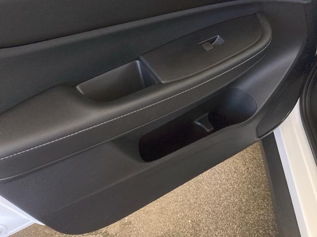 WR-V Z 純正ナビ フルセグ リアカメラ パワーウインドウ 地デジ対応 軽減ブレーキ ETC装備 クリソナ 横滑防止装置 キーフリー アイドリングストップ セキュリティー エアコン サイドエアバッグ ABS(39枚目)