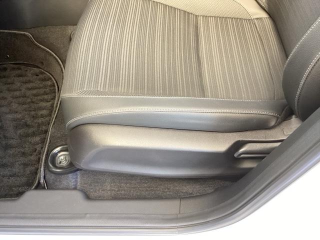 WR-V Z 純正ナビ フルセグ リアカメラ パワーウインドウ 地デジ対応 軽減ブレーキ ETC装備 クリソナ 横滑防止装置 キーフリー アイドリングストップ セキュリティー エアコン サイドエアバッグ ABS(40枚目)